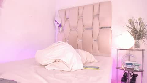 Snapshot of natalie_paris chatting on December 18, 2024, 2:17 pm Natalie online show from December 18, 2024, 2:17 pm