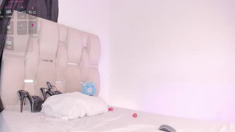 Snapshot of natalie_paris chatting on October 14, 2025, 6:36 am Natalie online show from October 14, 2025, 6:36 am