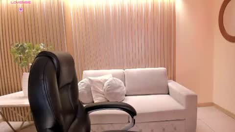 Natalie Lewis online show from July 28, 2026, 4:39 pm