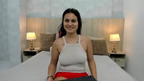 Nataly Calderon online show from March 9, 2025, 9:13 am