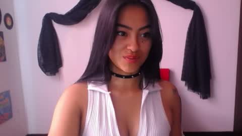 Nataly Escobar online show from December 4, 2024, 2:37 pm