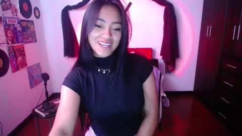 Nataly Escobar online show from December 23, 2024, 5:22 pm