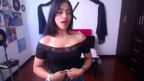 Nataly Escobar online show from December 26, 2024, 5:19 pm