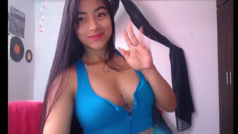 Nataly Escobar online show from January 18, 2025, 2:02 pm