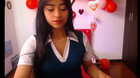 Nataly Escobar online show from February 10, 2025, 1:44 pm