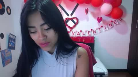 Nataly Escobar online show from February 17, 2025, 1:21 pm