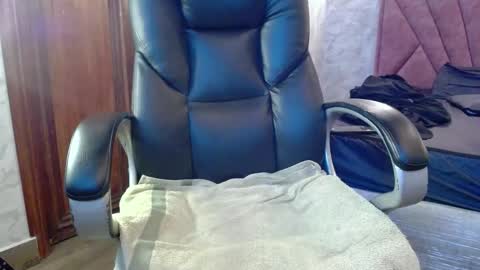 Natasha online show from October 9, 2025, 5:44 pm