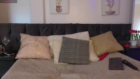  Natasha Kinski  online show from September 17, 2025, 7:48 pm