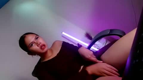 natasha_leigh online show from April 25, 2026, 5:43 pm