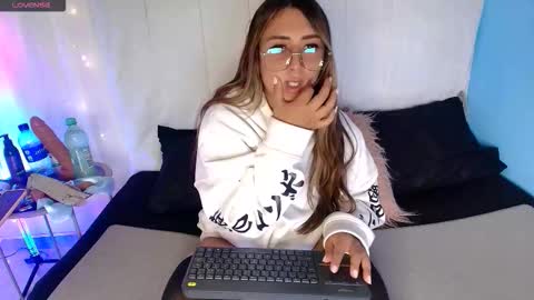 Snapshot of natasha_peach_ chatting on October 23, 2025, 9:35 pm Natasha  online show from October 23, 2025, 9:35 pm