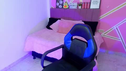 natasha_romanof18 online show from March 10, 2026, 5:34 am