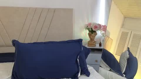 Natasha online show from November 10, 2025, 1:43 pm