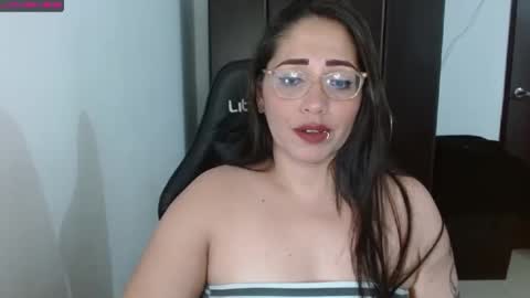 Snapshot of natashasmithe chatting on December 10, 2024, 2:59 am Natasha Smithe online show from December 10, 2024, 2:59 am