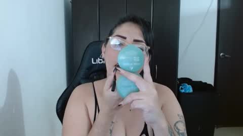 Snapshot of natashasmithe chatting on February 23, 2025, 10:09 pm Natasha Smithe online show from February 23, 2025, 10:09 pm