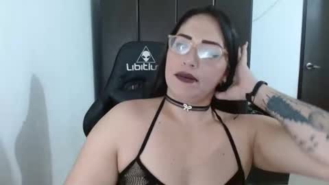 Snapshot of natashasmithe chatting on March 5, 2025, 1:10 am Natasha Smithe online show from March 5, 2025, 1:10 am