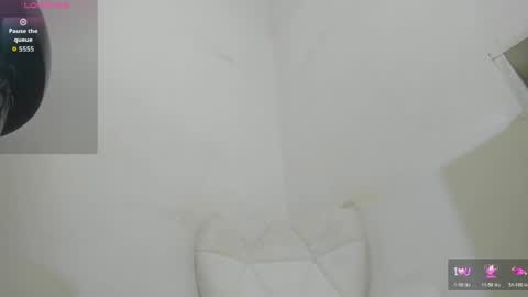 Nathalia Isaza online show from May 4, 2026, 1:34 am