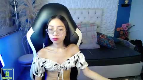 nathaliasweet_1_ online show from January 7, 2026, 1:24 pm