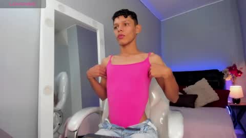 nathalie_moon_ online show from May 5, 2026, 12:24 pm