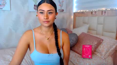 Snapshot of nathalierose_1 chatting on April 22, 2026, 2:07 pm Nathalie Rose online show from April 22, 2026, 2:07 pm