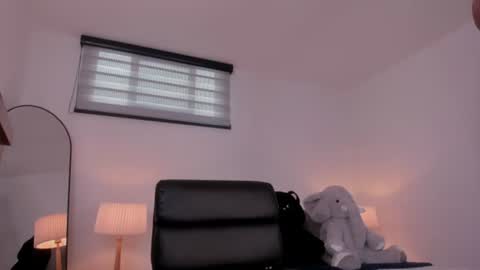 nathaly_laurentt online show from June 23, 2026, 12:47 pm