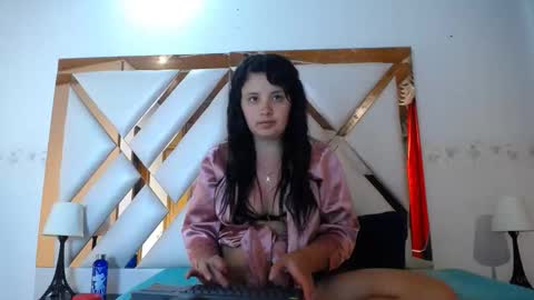 nathaly low online show from March 16, 2026, 1:04 pm
