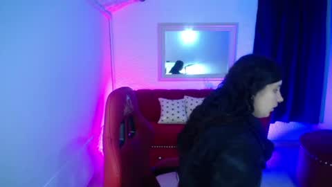 nathaly low online show from June 8, 2026, 11:32 am