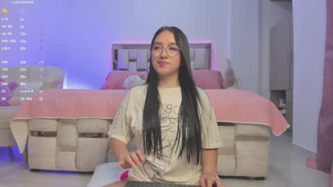 Snapshot of nathaly_star04 chatting on January 2, 2025, 3:05 am online show from January 2, 2025, 3:05 am