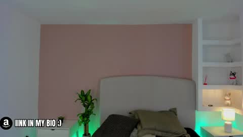 NATHALY  online show from April 28, 2026, 10:53 am