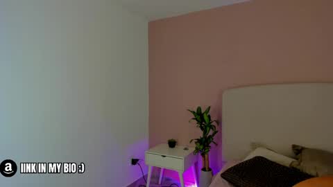 NATHALY  online show from May 9, 2026, 10:42 am