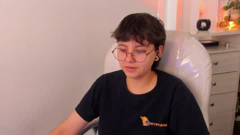 nathalyy_ds online show from May 6, 2026, 4:12 pm