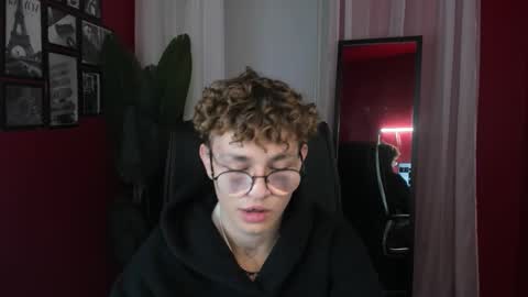 Snapshot of nathan_curl chatting on September 18, 2025, 2:41 pm Nathan online show from September 18, 2025, 2:41 pm