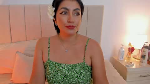 Nathalie online show from May 3, 2026, 12:33 pm