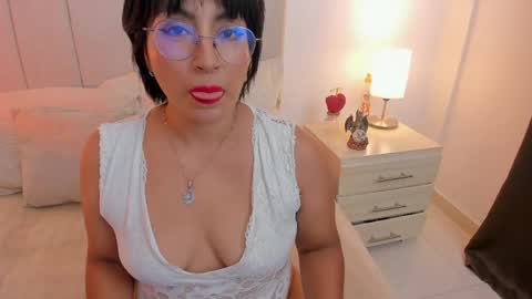 Nathalie online show from May 8, 2026, 9:42 pm