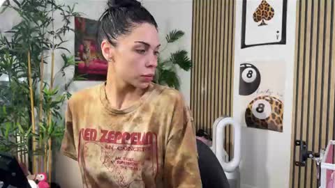 NATTY FIERROS online show from October 9, 2025, 8:01 am