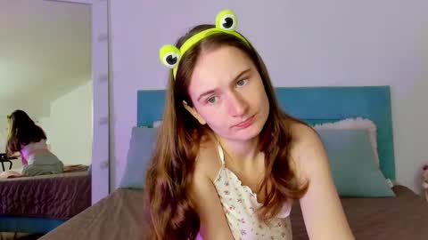 Snapshot of natural_meri_ chatting on October 22, 2025, 5:30 am Meri online show from October 22, 2025, 5:30 am