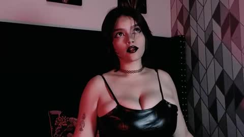 Snapshot of naturaltitss_ chatting on September 25, 2025, 7:50 pm Gwen  online show from September 25, 2025, 7:50 pm