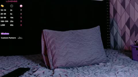 Snapshot of naturaltitss_ chatting on September 26, 2025, 7:51 pm Gwen  online show from September 26, 2025, 7:51 pm