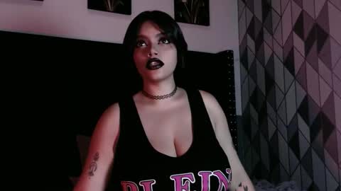 Snapshot of naturaltitss_ chatting on October 22, 2025, 7:13 pm Gwen  online show from October 22, 2025, 7:13 pm