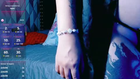 Snapshot of naturaltitss_ chatting on November 13, 2025, 7:35 pm Gwen online show from November 13, 2025, 7:35 pm