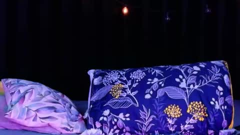 Snapshot of naturaltitss_ chatting on December 5, 2025, 7:32 pm Gwen online show from December 5, 2025, 7:32 pm