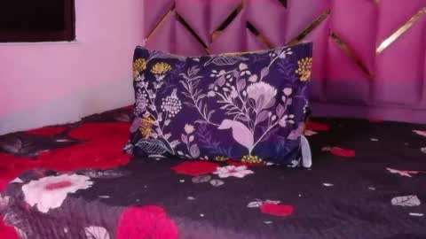 Snapshot of naturaltitss_ chatting on April 27, 2026, 7:45 pm Gwen online show from April 27, 2026, 7:45 pm