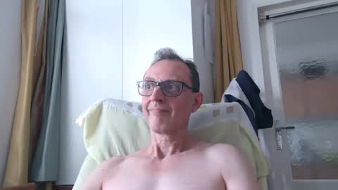 naturista25 online show from May 27, 2026, 1:30 pm