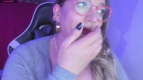 Snapshot of naty__mature_ chatting on February 4, 2025, 1:23 am Nataly online show from February 4, 2025, 1:23 am