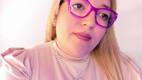 Snapshot of naty__mature_ chatting on October 20, 2025, 9:43 am Nataly online show from October 20, 2025, 9:43 am