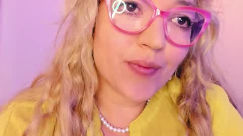 Snapshot of naty__mature_ chatting on October 25, 2025, 7:08 pm Nataly online show from October 25, 2025, 7:08 pm
