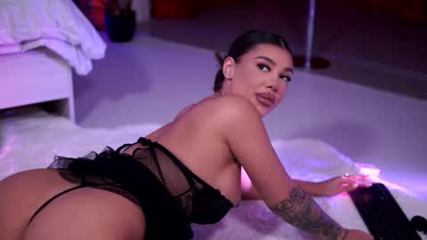 Naty online show from December 22, 2025, 8:28 pm