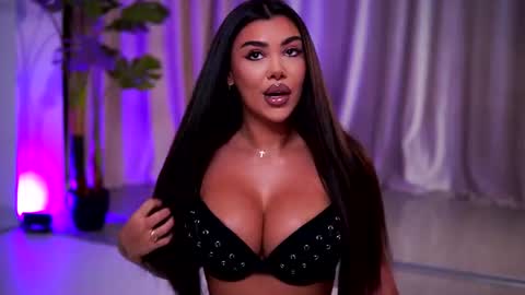 Naty online show from August 4, 2026, 7:16 pm