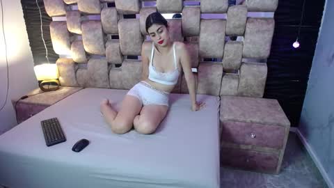 Naty y Alex online show from September 24, 2025, 6:44 pm