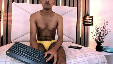 natzuki_ online show from May 12, 2026, 11:51 am