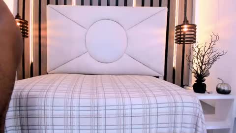 natzuki_ online show from May 14, 2026, 12:01 pm